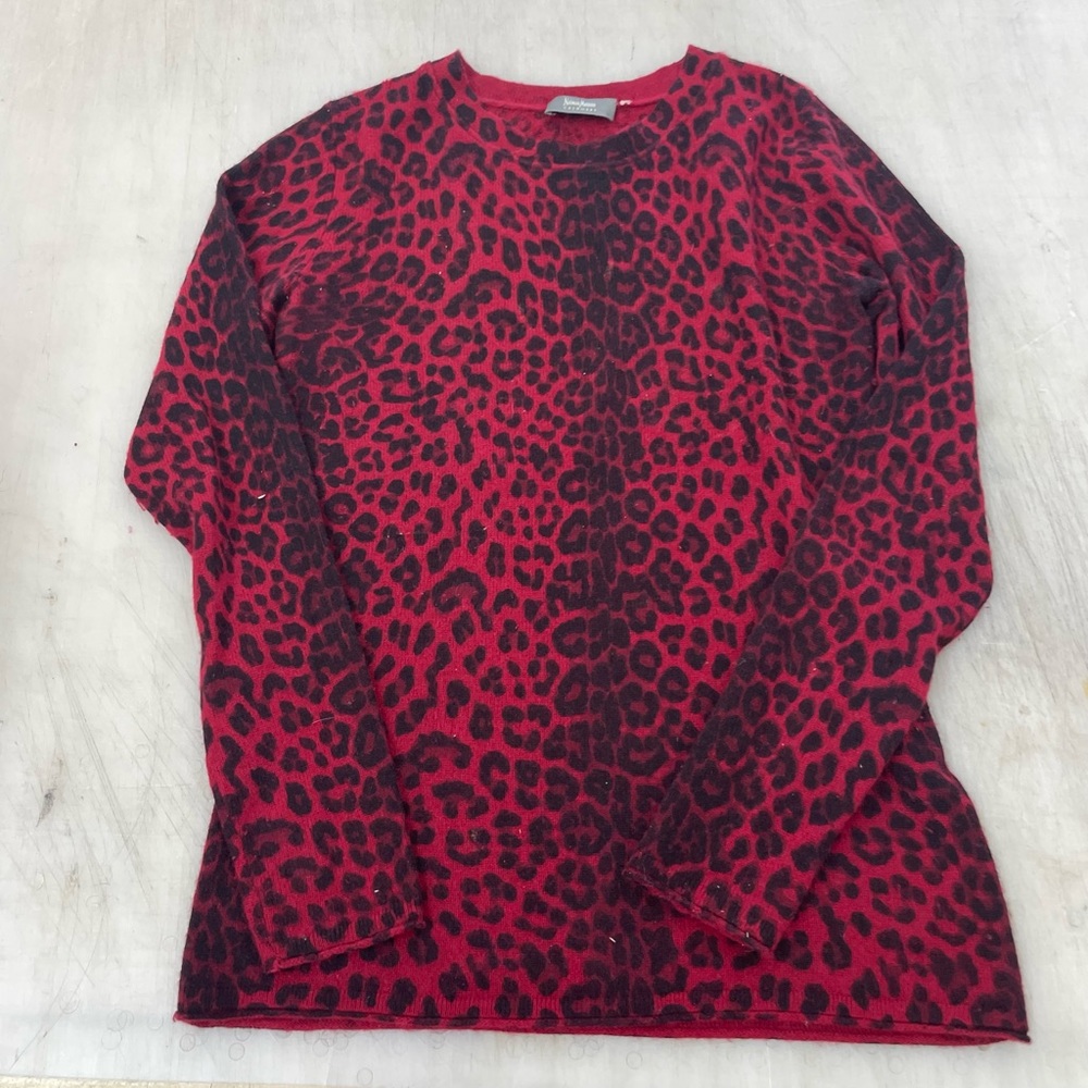 Beautiful 100% cashmere sweater made by Neiman Marcus ♥️♥️